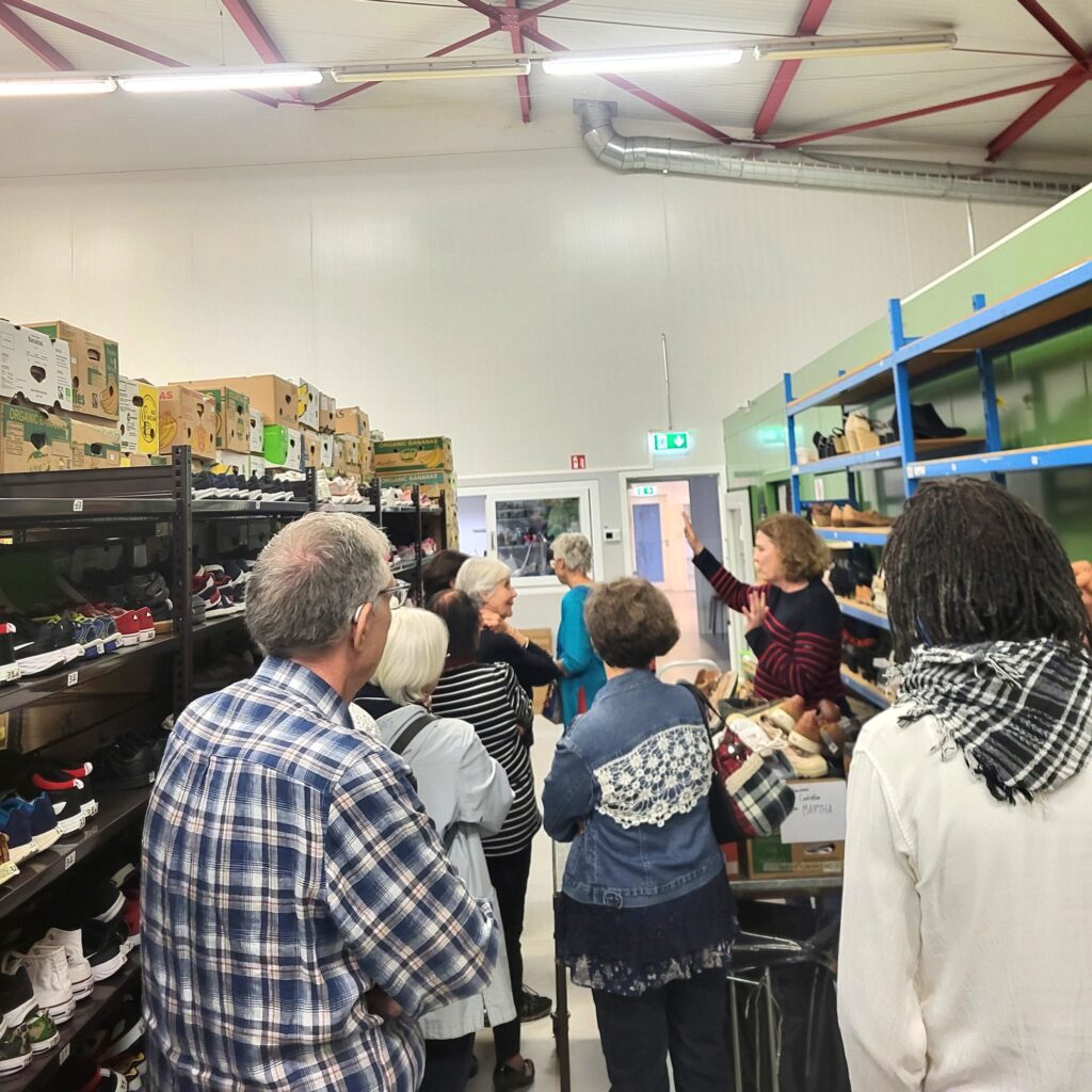 Les bénévoles CSP en visite au Vestiaire social